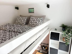 STUDlO CENTRAL & free Parking & 2 Bikes! Self check in, Wi-Fi, AC
